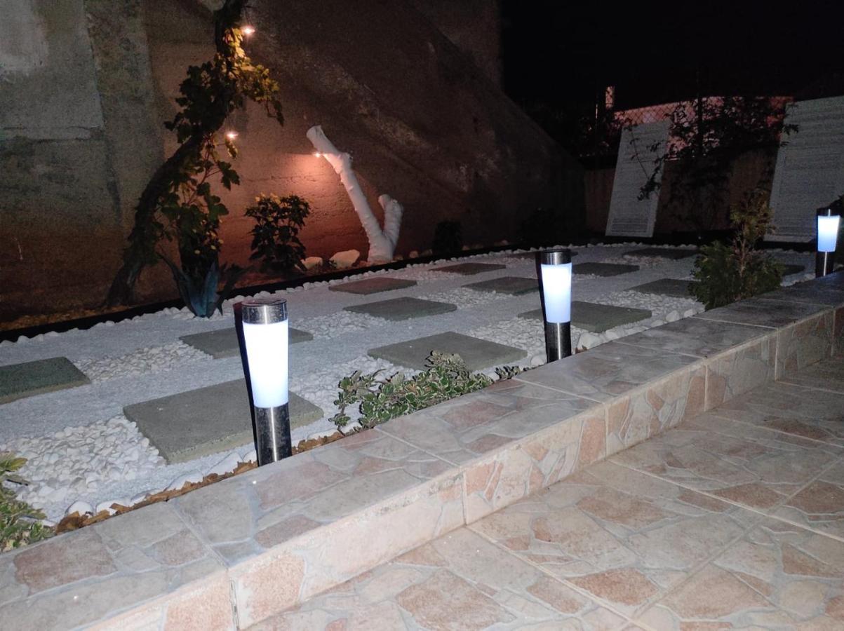 Lumar Holidays And Apartments Preko Exterior foto